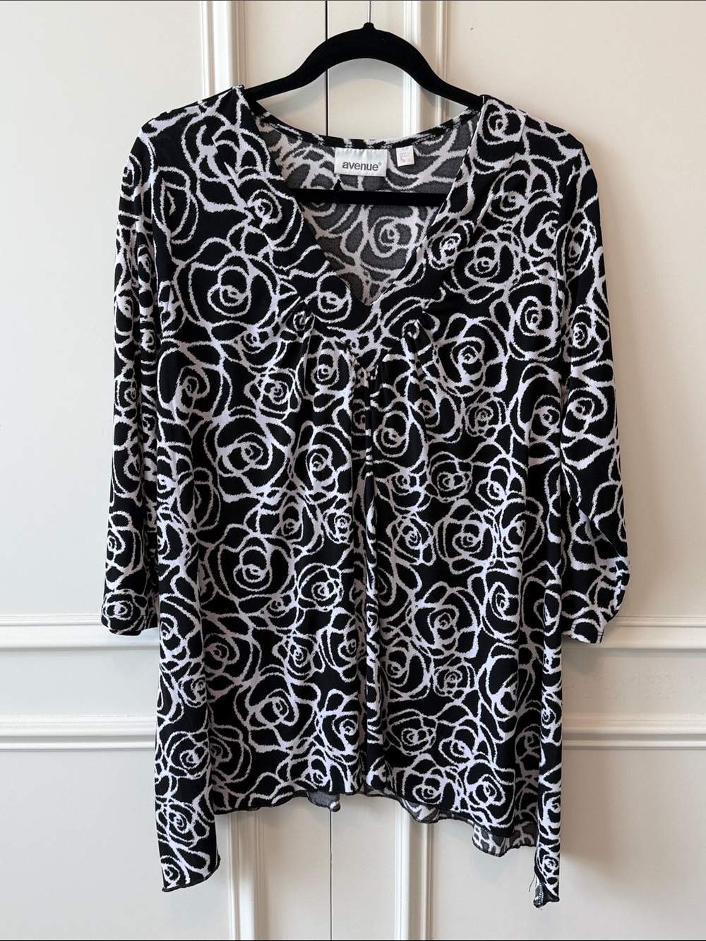 Avenue Black & White Rose-Print V-Neck Tunic